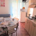 Apartman With Balcony 100m From The Sea *