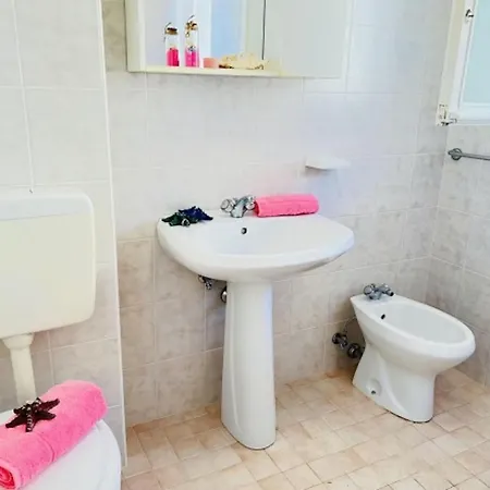 With Balcony 100m From The Sea Appartamento