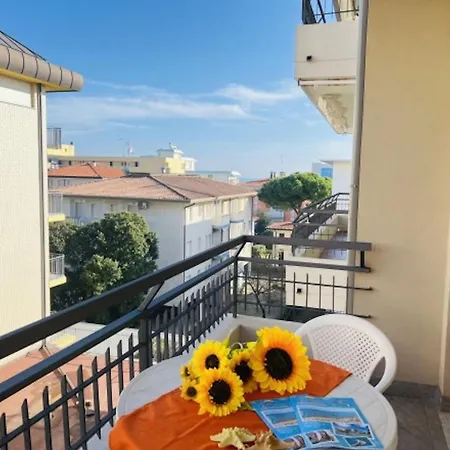 With Balcony 100m From The Sea Апартаменты